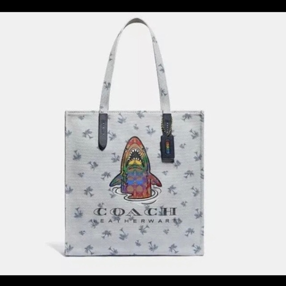 Coach sharky multi Tote With Rainbow 715 Signature